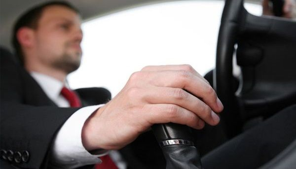 Великий штраф і вилучення прав: водіїв можуть покарати за коротку фразу під час руху