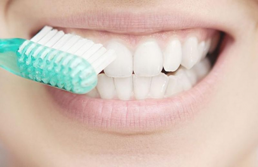 Вчені: через неправильне чищення зубів підвищується ризик розвитку раку печінки