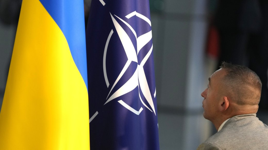 Україну не можуть взяти до НАТО через завелику корупцію в країні – The Telegraph
