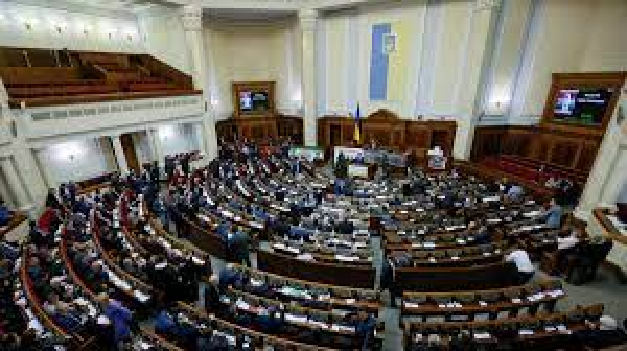 В Україні депутатів будуть карати за бійки та російську мову