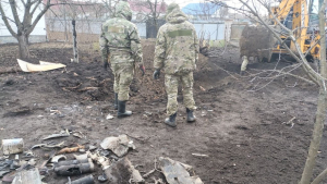 Наслідки ракетної атаки на Кіровоградщині. У дворі утворилась вирва завширшки чотири метри