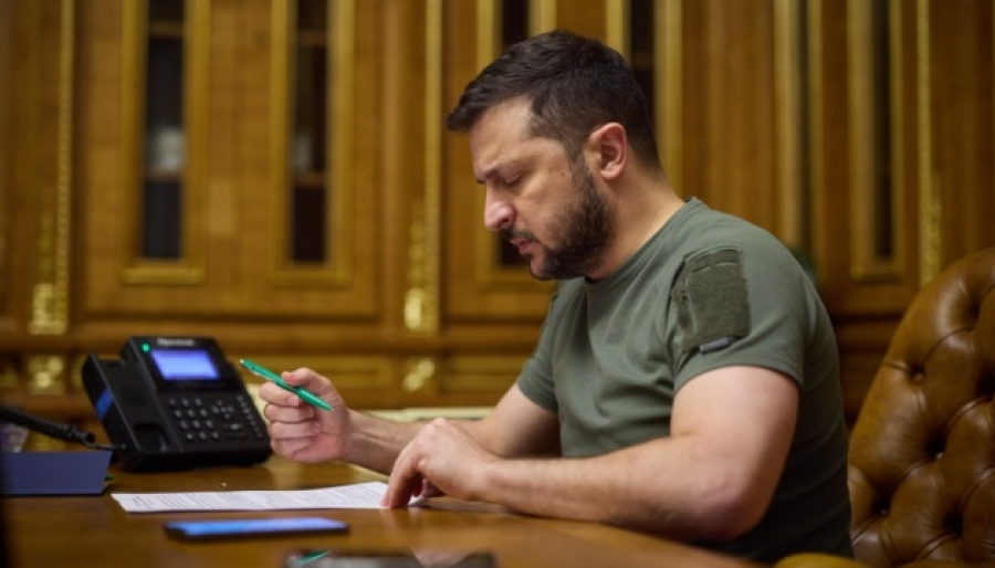 Зеленський підписав закони про продовження дії воєнного стану і мобілізації в Україні
