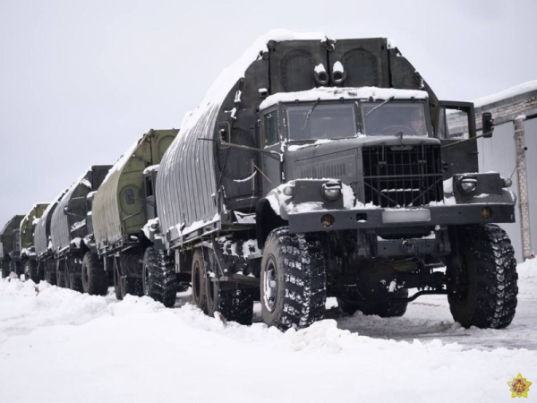 Білорусь раптово перекидає війська до кордону України. Що відбувається?