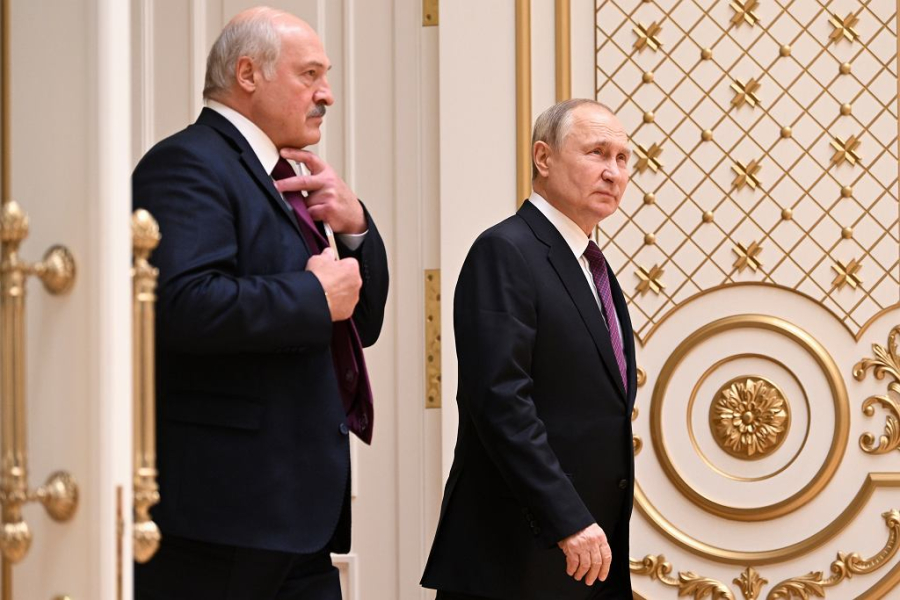 Лукашенко був готовий віддати наказ про вторгнення в Україну. Опозиціонер розповів, хто зірвав плани диктатора