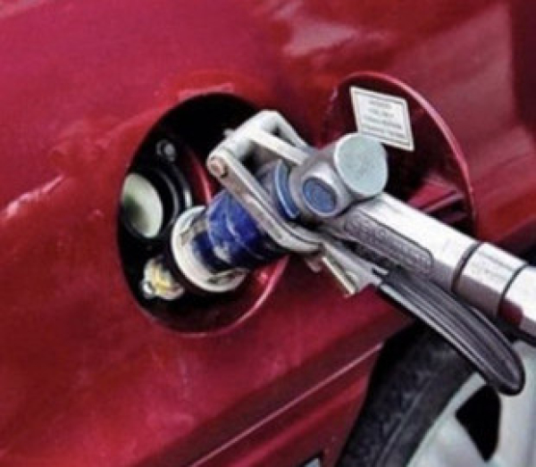 В Україні почав дешевшати автомобільний газ