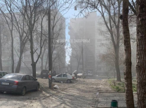 Обстріл Запоріжжя: російська ракета влучила у житлову багатоповерхівку