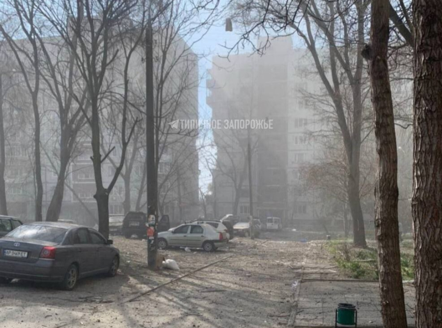 Обстріл Запоріжжя: російська ракета влучила у житлову багатоповерхівку