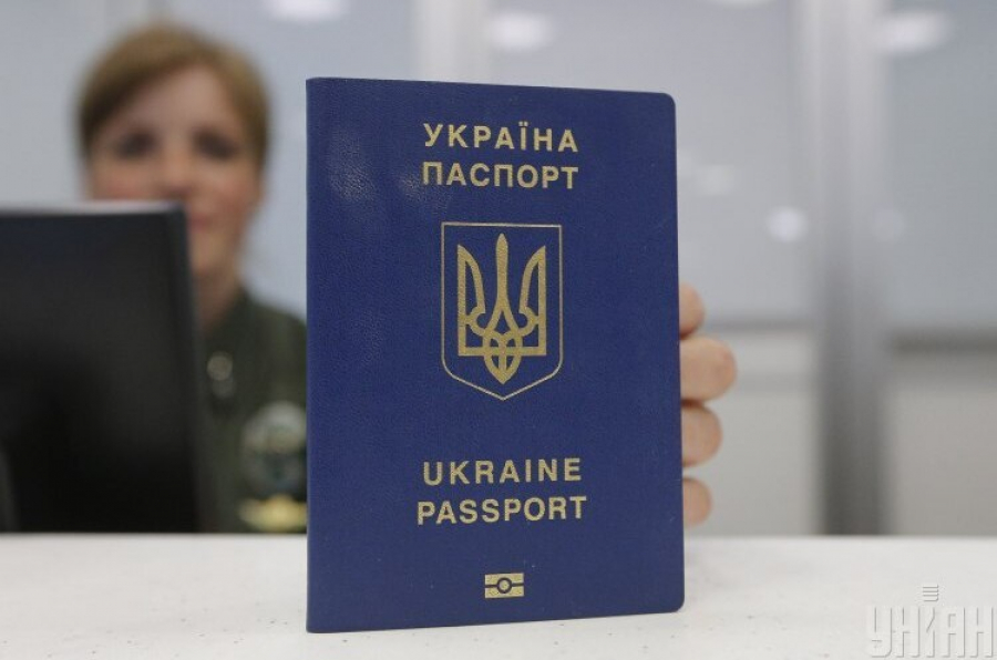 Підтвердити особу: як змінилися правила оформлення паспортів із листопада і чи подорожчає їхнє виготовлення для українців