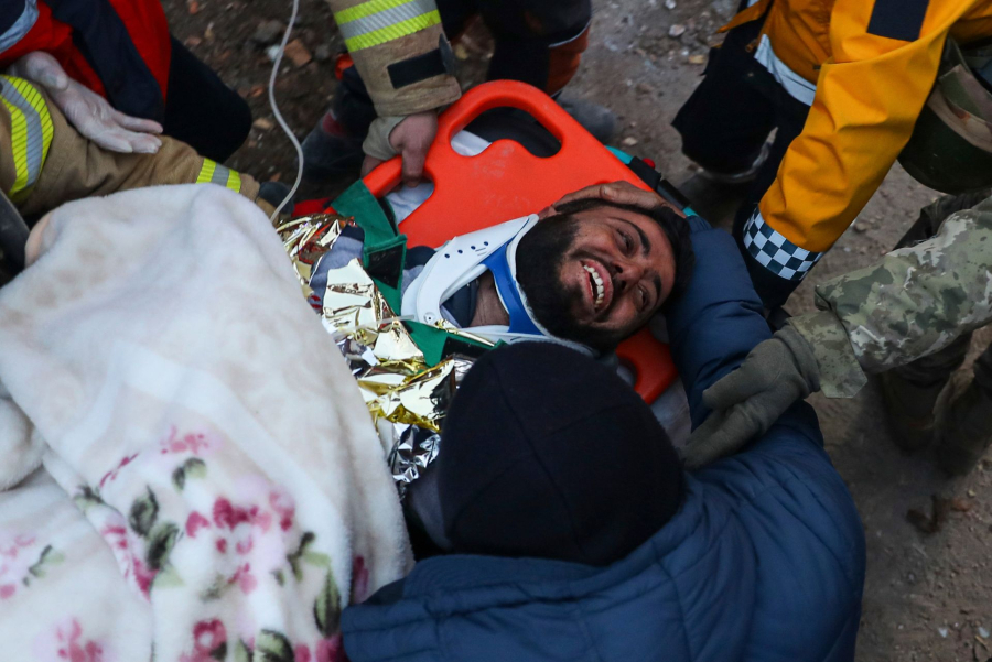 Землетрус у Туреччині: через понад 150 годин після катастрофи з-під завалів звільняють живих людей