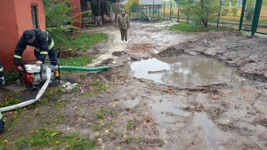 Знеструмлені населені пункти, підтоплені будинки: наслідки зливи та сильного вітру на Кіровоградщині