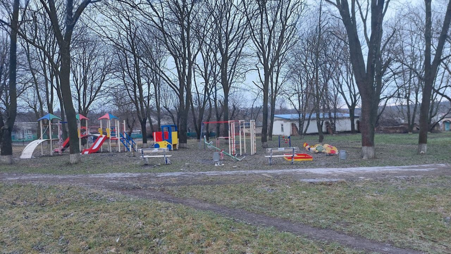 Дитячий майданчик у Тишківці: різниця між проєктом та результатом