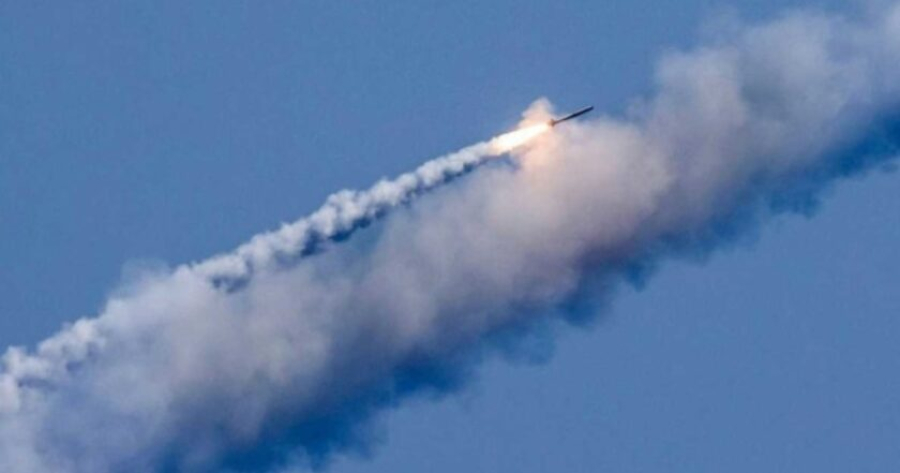 Уночі окупанти завдали удару ракетою по околиці Миколаєва, – ОВА