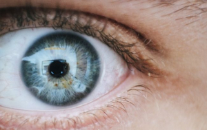Як не «посадити» зір при роботі з гаджетами: поради офтальмолога