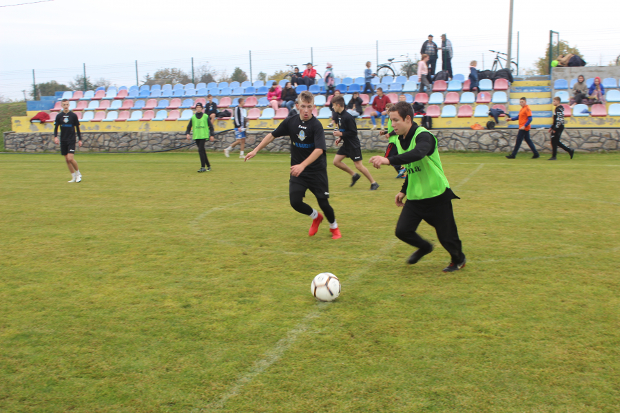 У Тишківці до Дня села відбувся шкільний міні-футбольний турнір