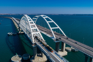 Кримський міст вперше за час війни закрили на ніч