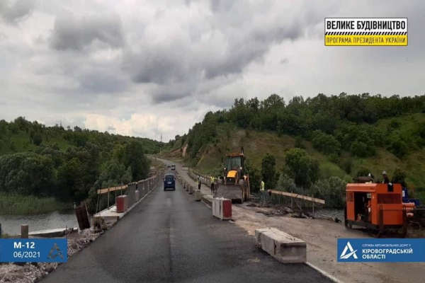Біля Новоархангельська на одній смузі мосту відкрили рух для транспорту