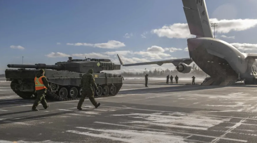 До України вирушив літак із канадським танком Leopard 2