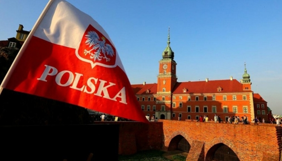 У Польщі хочуть обмежити виплати українцям