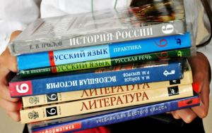 НА ХЕРСОНЩИНІ ОКУПАНТИ ЗМУШУЮТЬ ДІТЕЙ НАВЧАТИСЯ ЗА РОСІЙСЬКОЮ ПРОГРАМОЮ